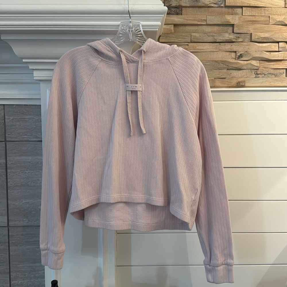 Pastel Pink Nike Cropped Hoodie. Like New. Size small.